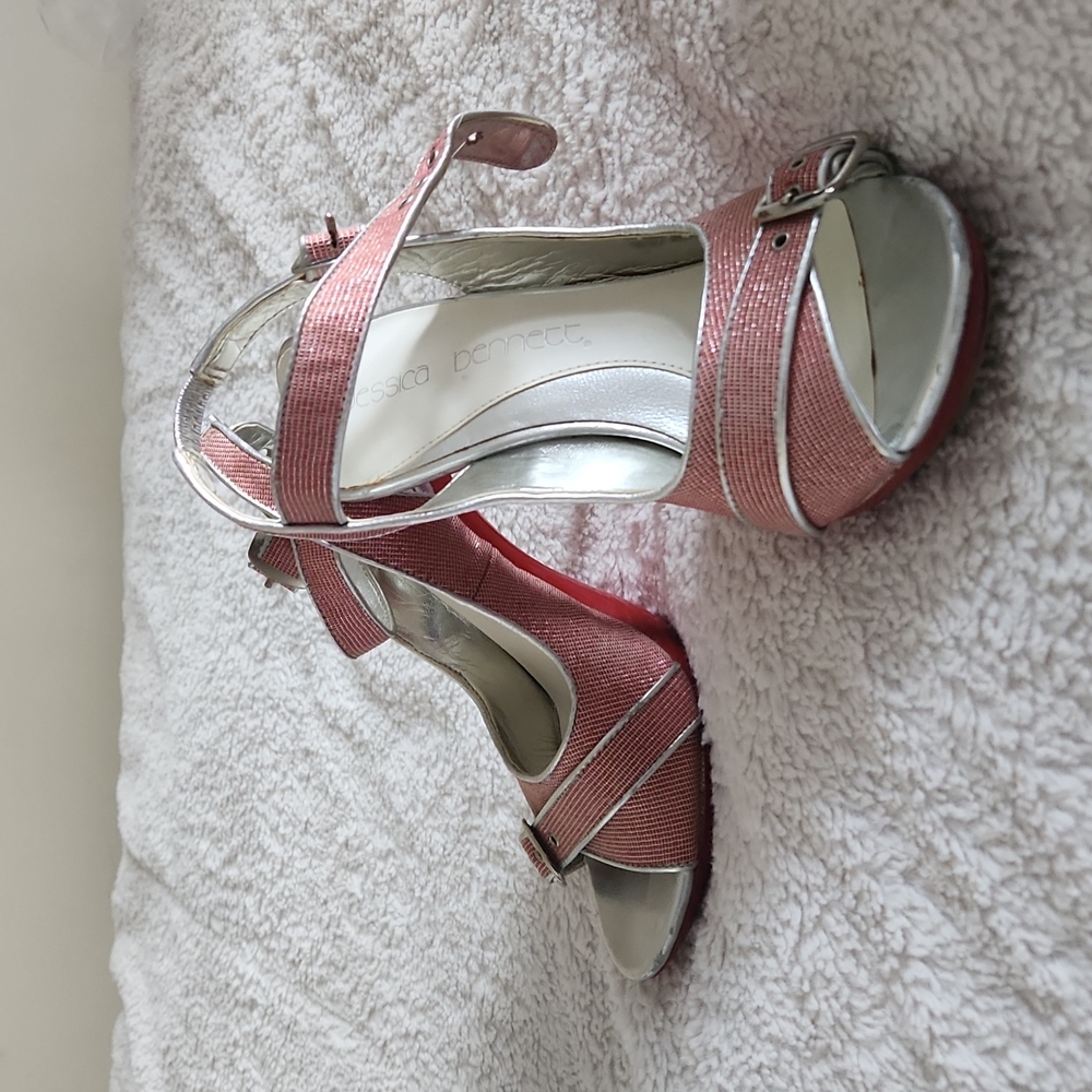 Jessica Bennett Sanadals